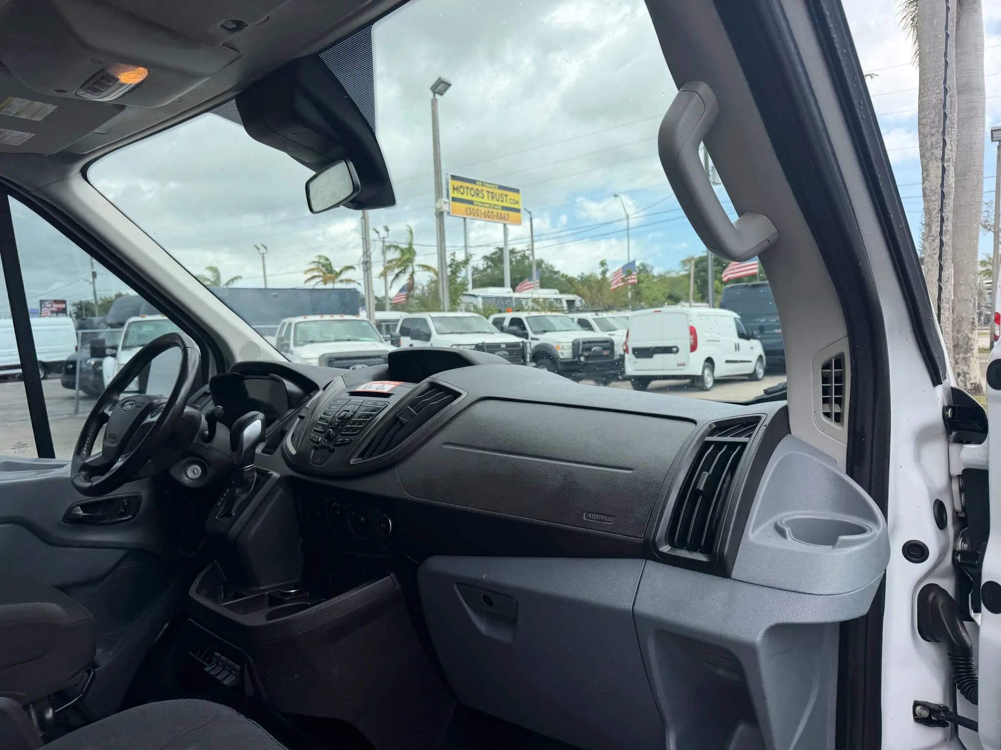Used 2019 Ford Transit 250 XL w/ Exterior Upgrade Package image 17