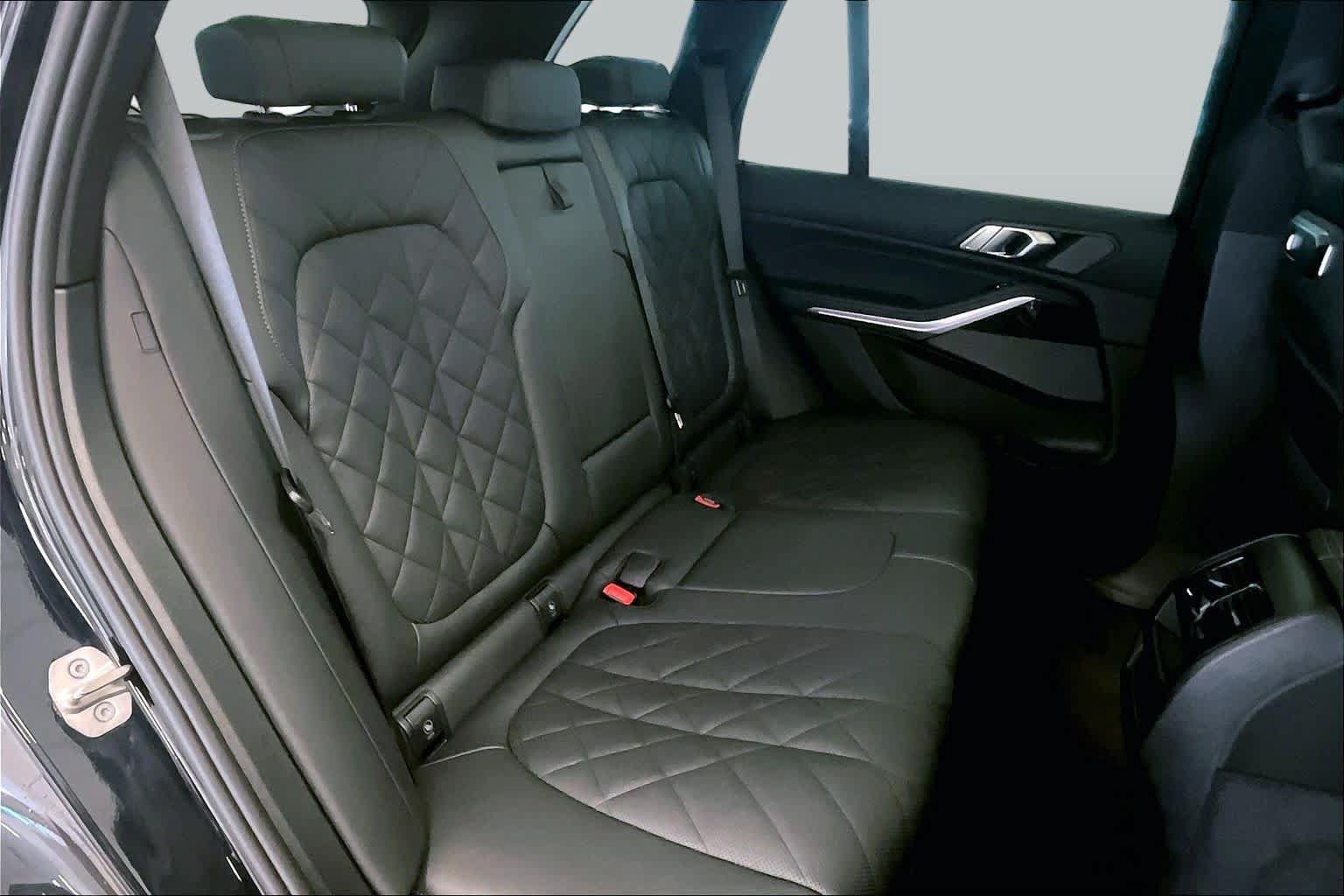 Used 2025 BMW X5 sDrive40i w/ M Sport Package RWD image 19