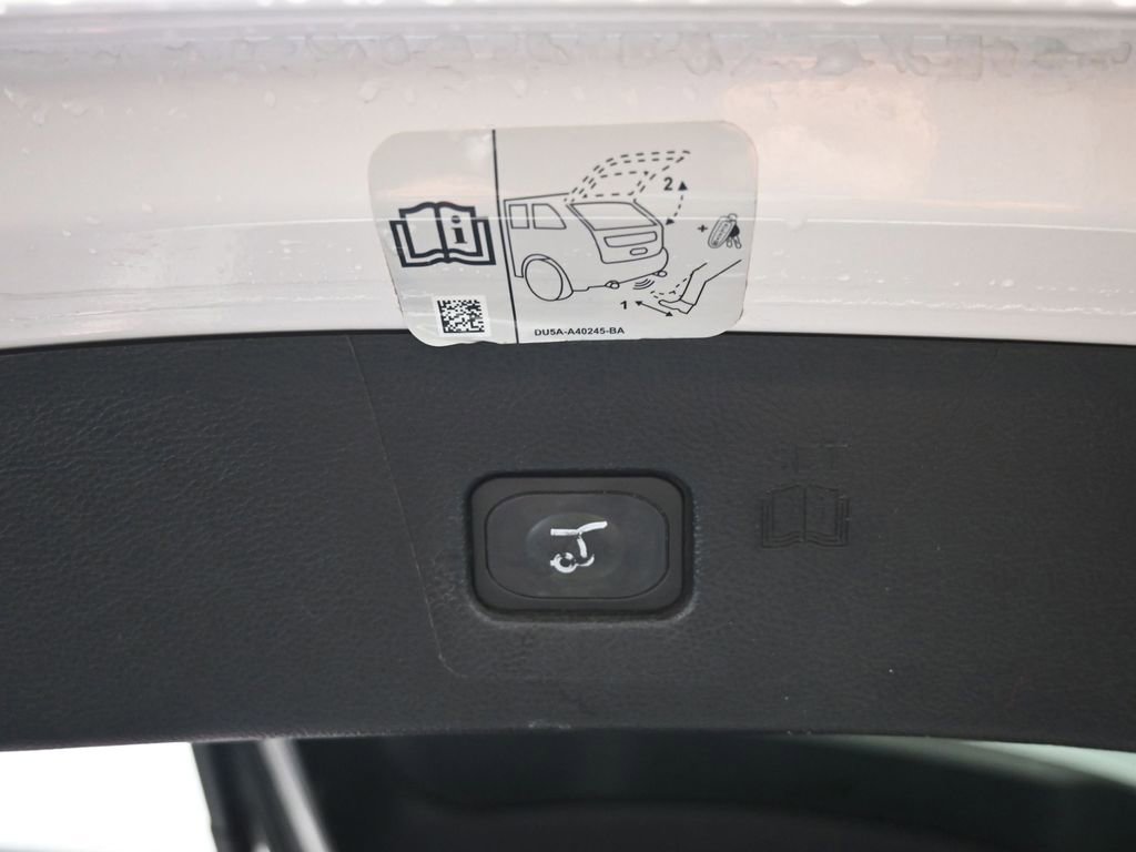 Used 2016 Ford Edge Titanium w/ Equipment Group 301A image 10