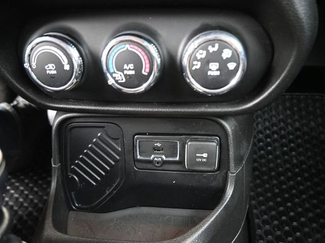 Used 2015 Jeep Renegade Latitude image 8