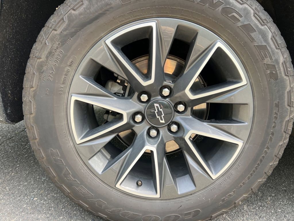 Used 2022 Chevrolet Tahoe Z71 w/ Z71 Off-Road Package image 12