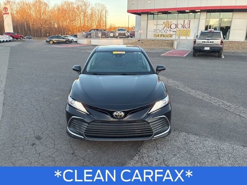 Used 2023 Toyota Camry XLE image 3