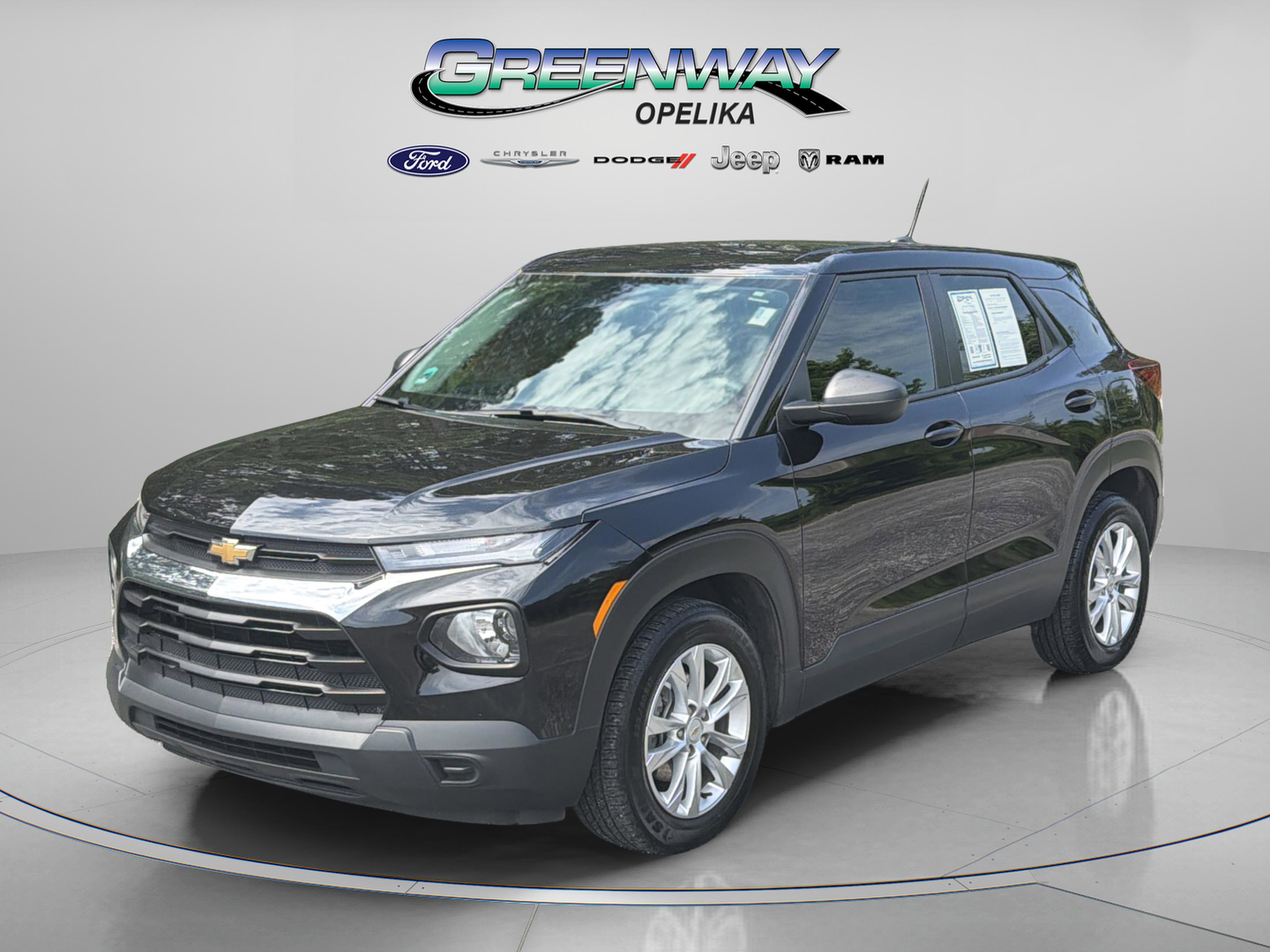 Used 2023 Chevrolet TrailBlazer LS FWD image 2