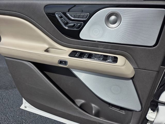 Used 2020 Lincoln Aviator Reserve w/ Equipment Group 202A image 17