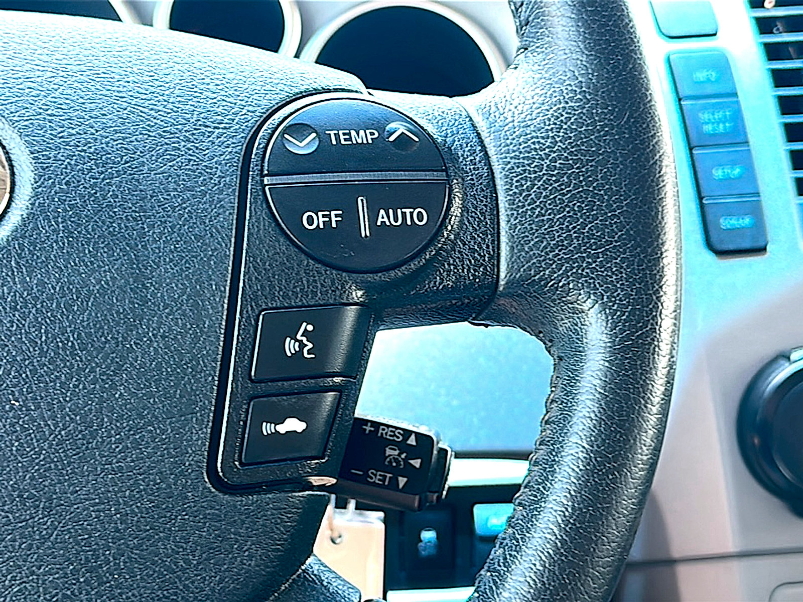 Used 2013 Toyota Sequoia Platinum RWD image 32