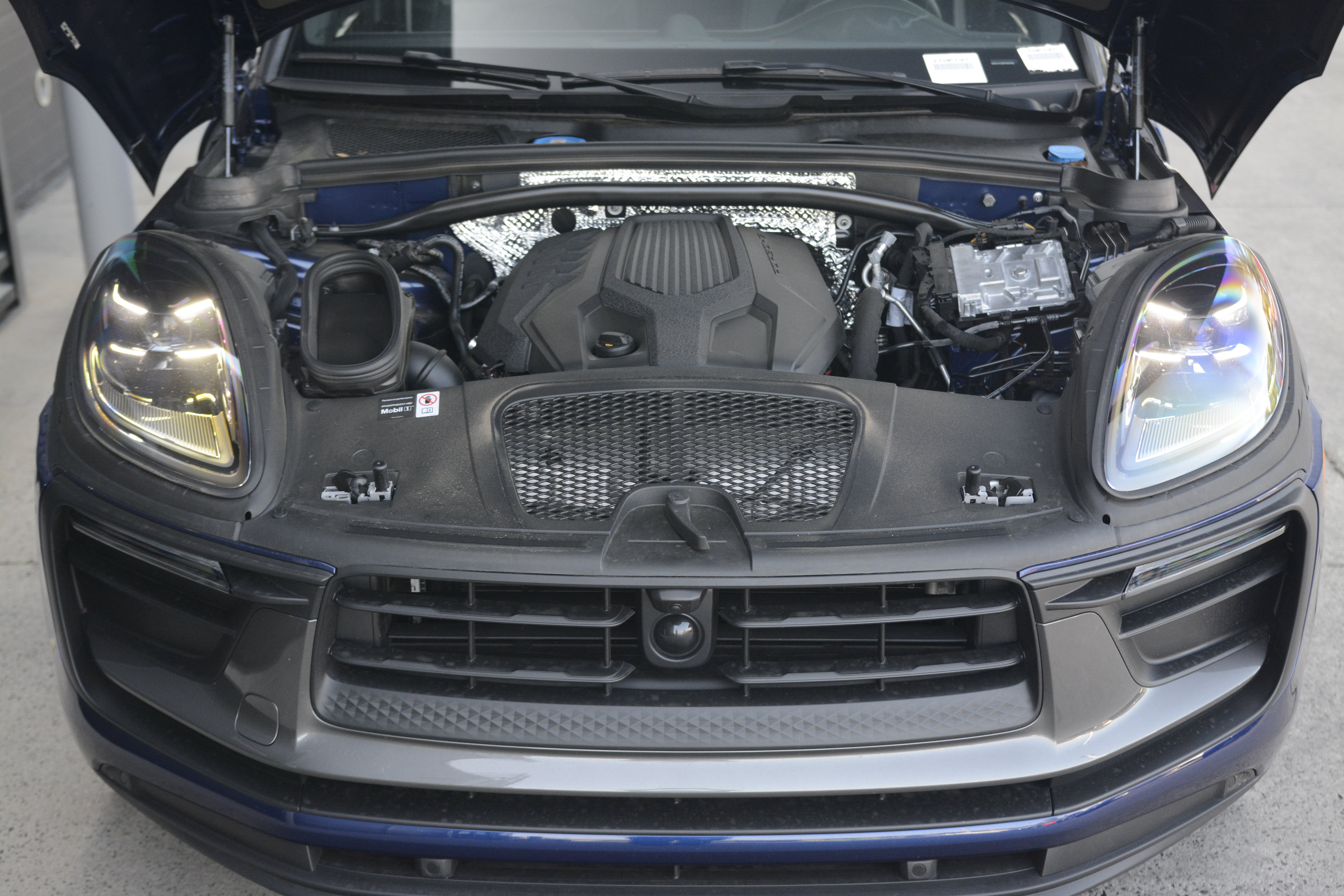 Certified 2026 Porsche Macan Turbo AWD/4WD image 28