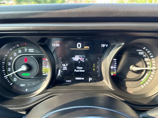 Used 2025 Jeep Wrangler Unlimited Sahara AWD/4WD image 15