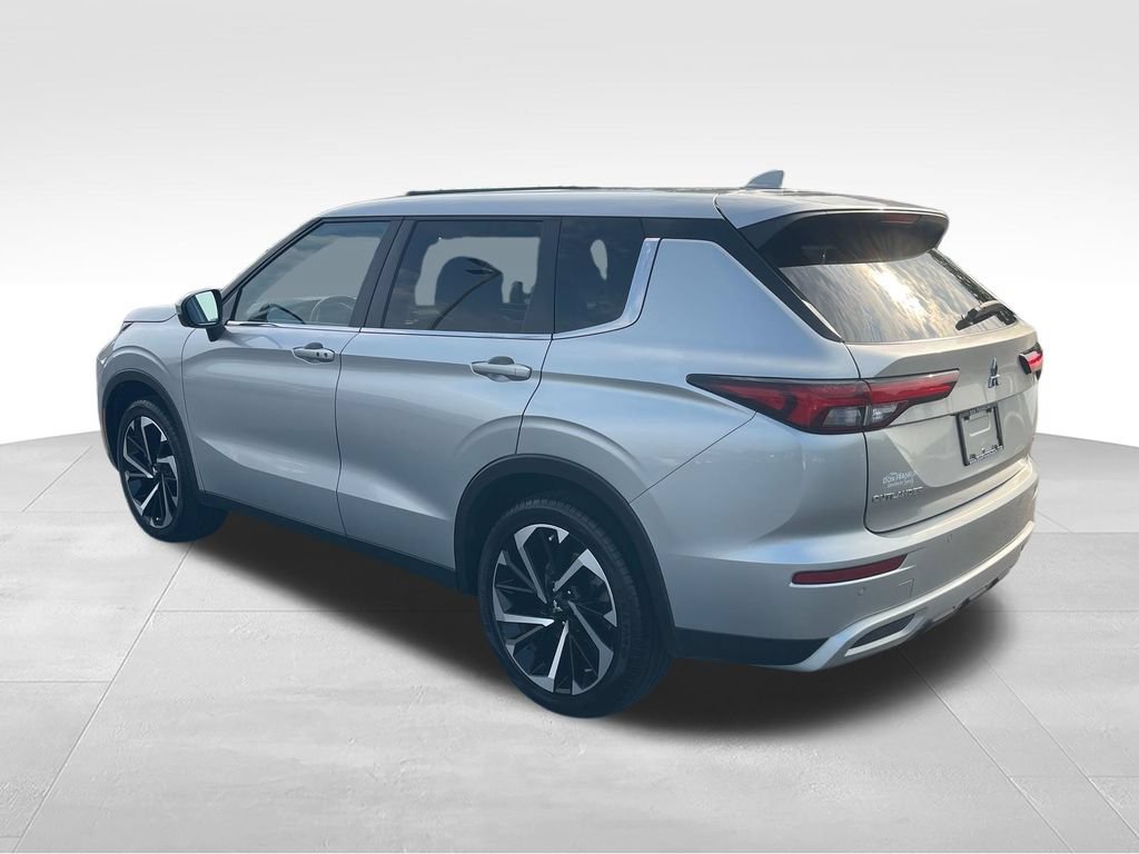 Used 2024 Mitsubishi Outlander SE AWD/4WD image 3