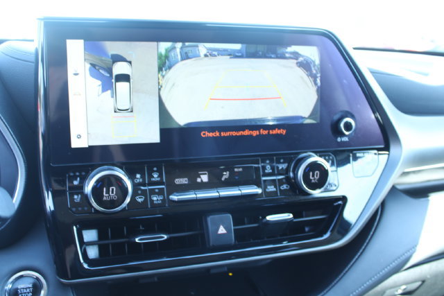 Used 2023 Toyota Highlander Limited FWD image 28