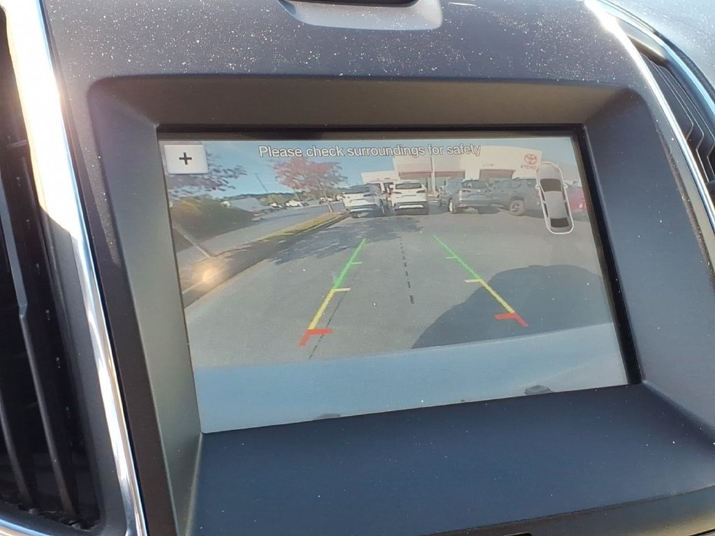 Used 2018 Ford Edge Titanium w/ Technology Package FWD image 16