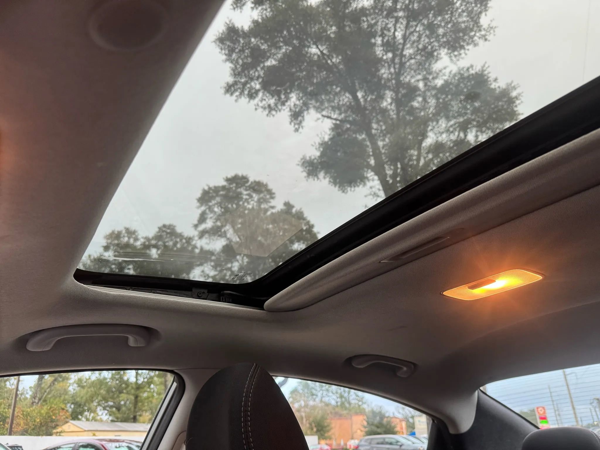 Used 2015 Hyundai Elantra SE w/ Option Group 03 image 16