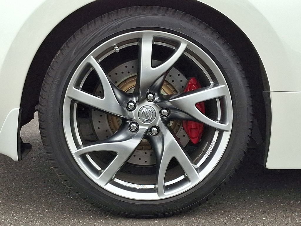 Used 2017 Nissan 370Z Coupe RWD image 9