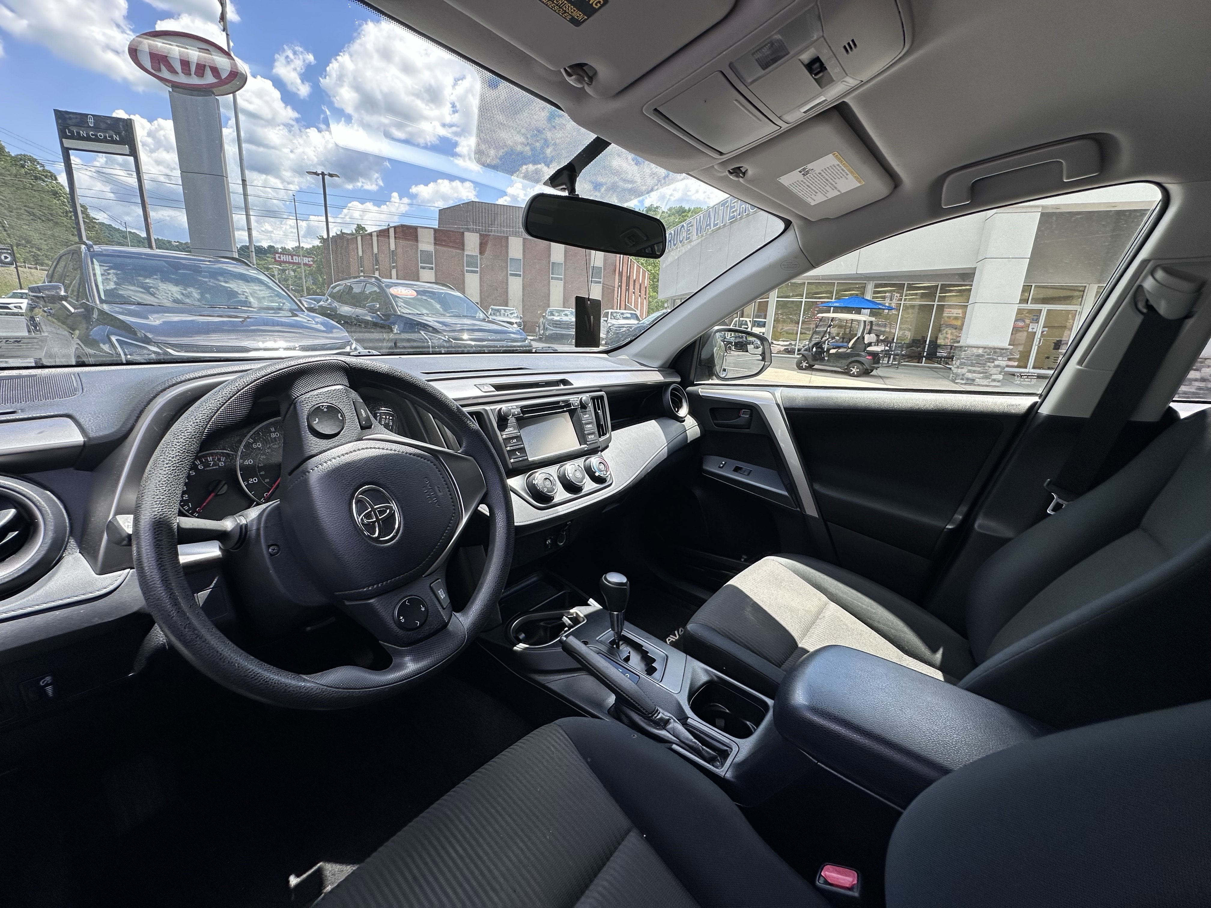 Used 2016 Toyota RAV4 LE AWD/4WD image 8