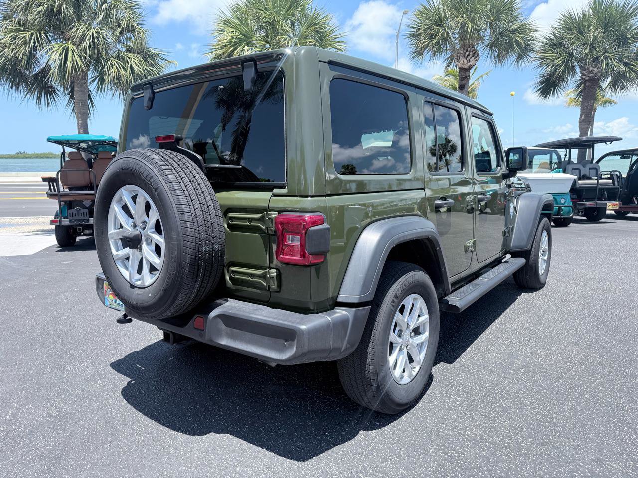 Used 2023 Jeep Wrangler Unlimited Sport w/ Sun And Sound Package AWD/4WD image 4