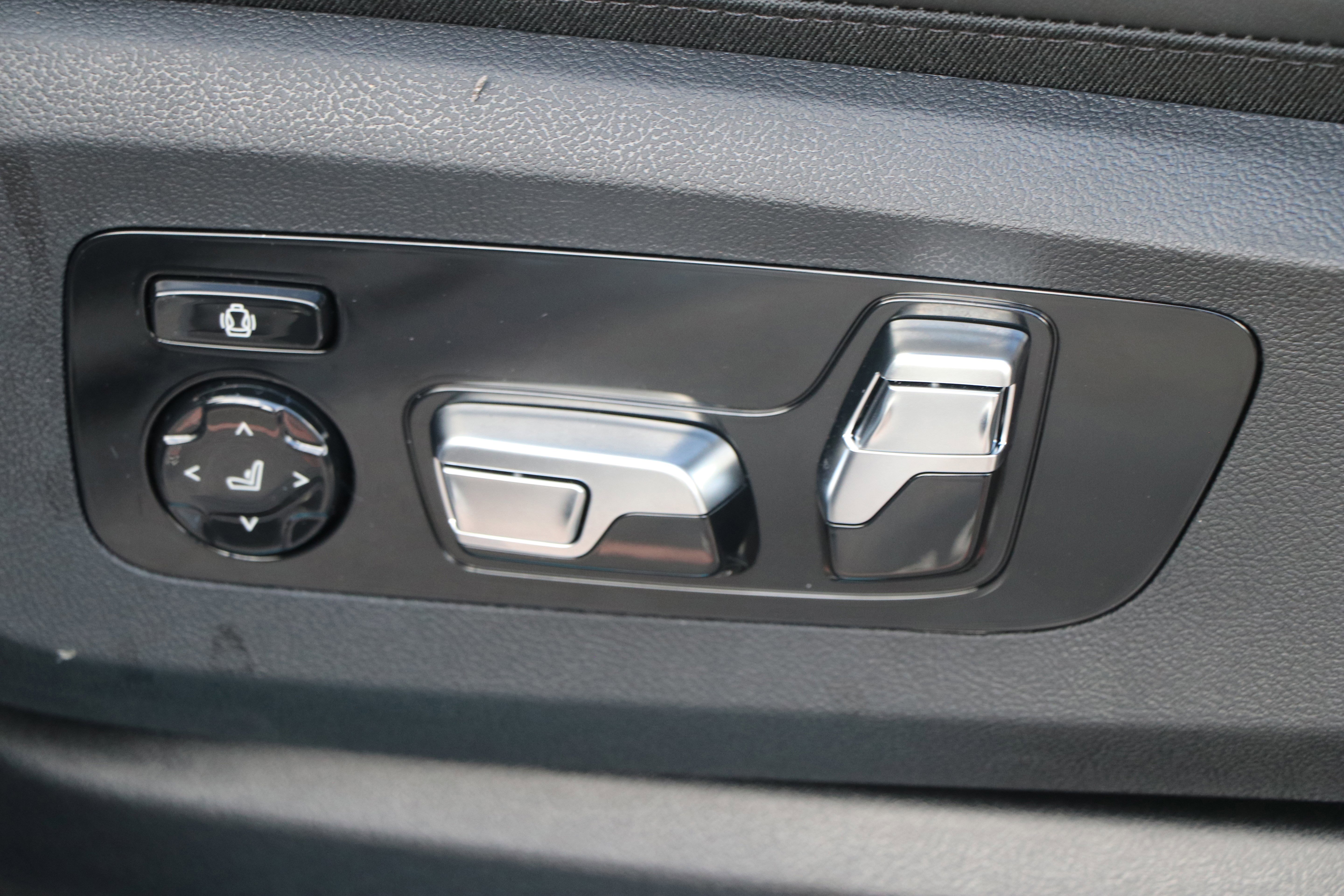 Used 2026 BMW X5 xDrive50e w/ Parking Assistance Package image 28