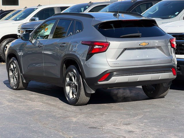 Used 2024 Chevrolet Trax LT w/ Driver Confidence Package FWD image 5