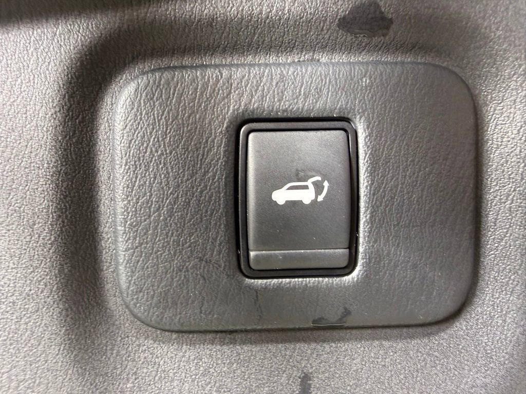 Used 2019 Nissan Pathfinder SL FWD image 15