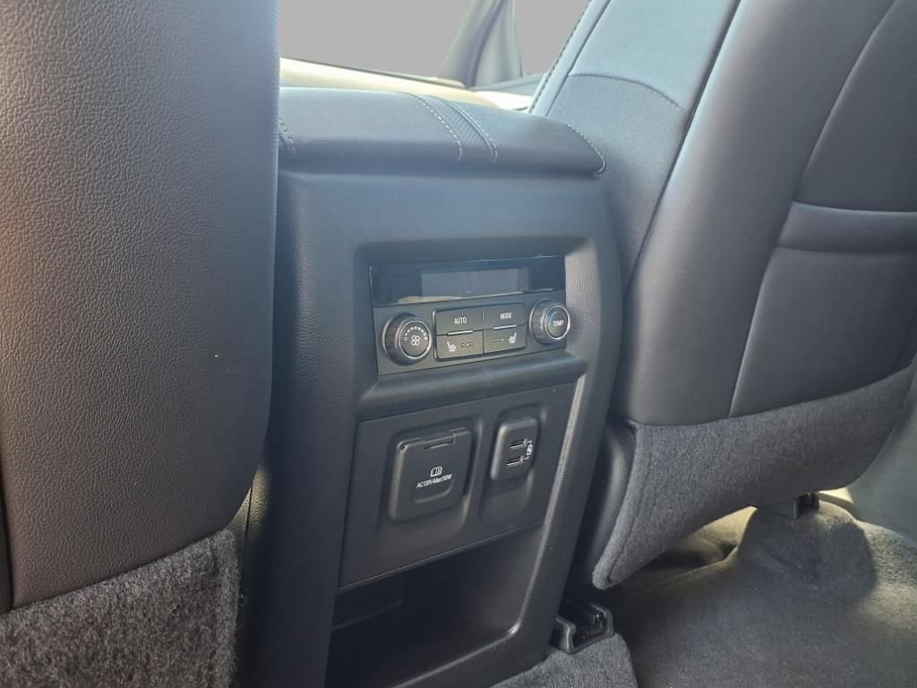 Used 2022 Chevrolet Traverse Premier image 29