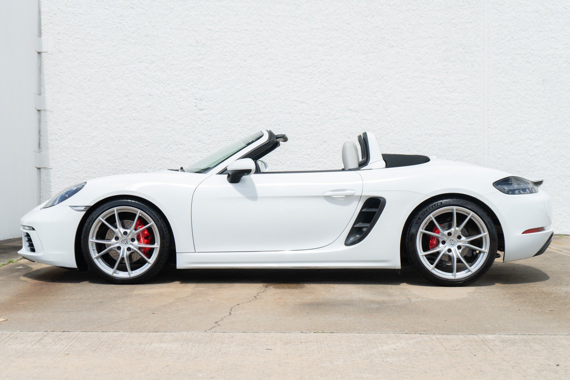 Used 2023 Porsche 718 Boxster S RWD image 9