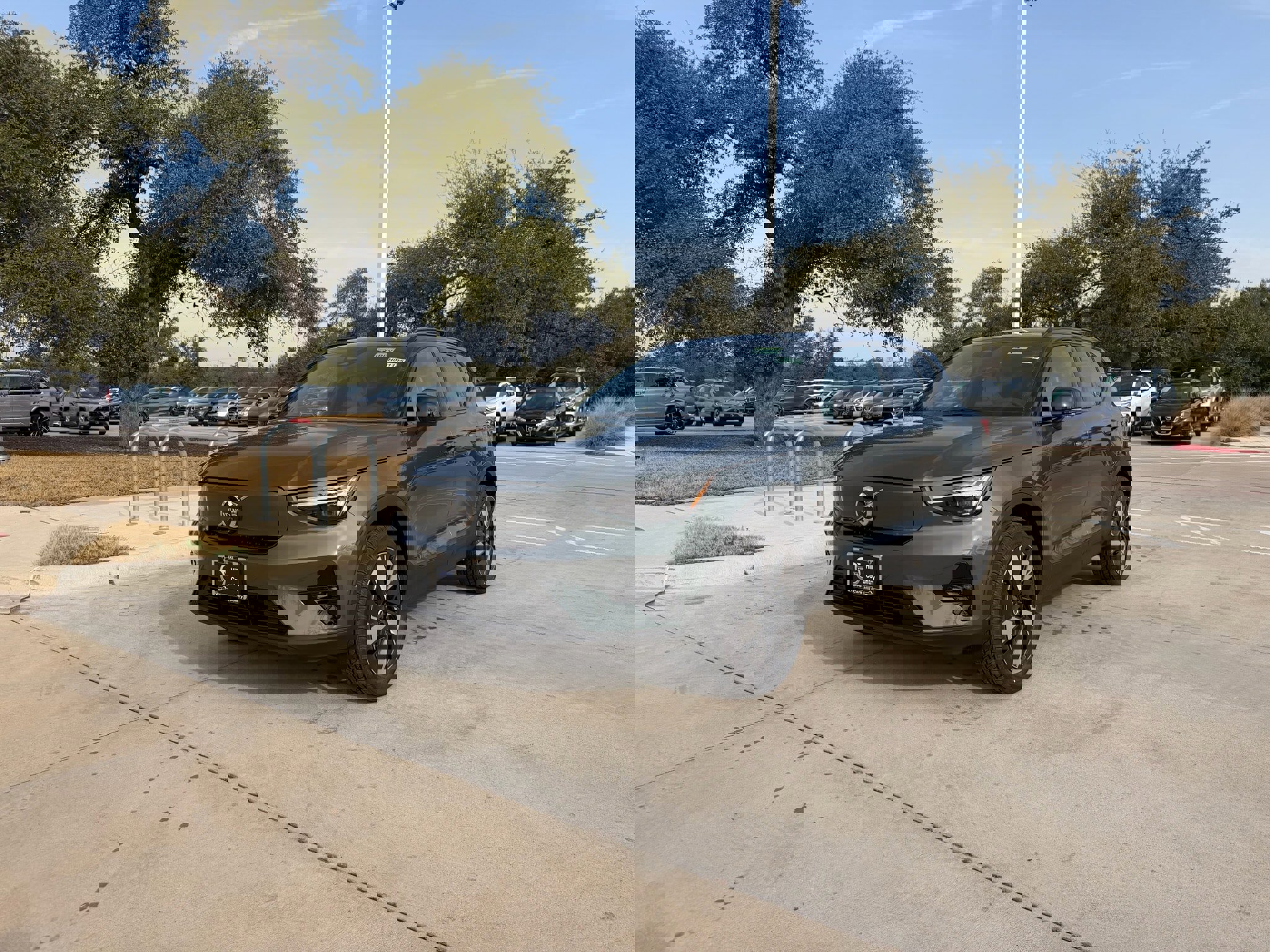 New 2026 Volvo EX40 Plus w/ Protection Package Premier image 2