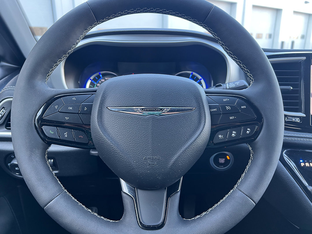 Used 2024 Chrysler Pacifica Limited image 22