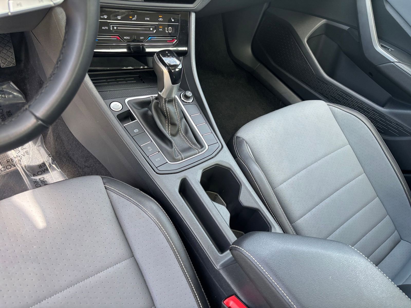 Used 2025 Volkswagen Jetta SE image 43