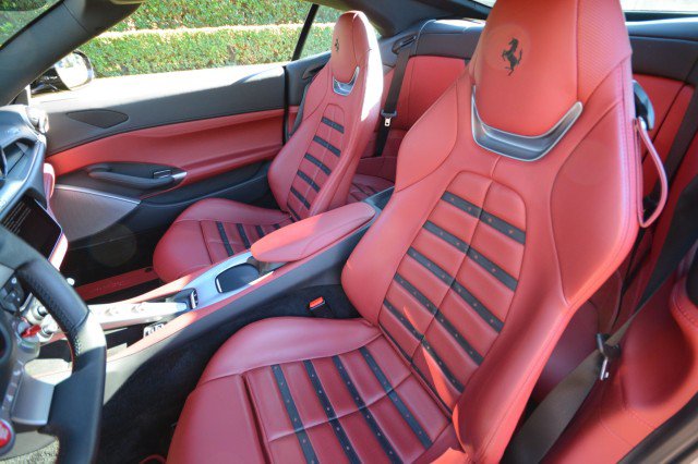Used 2019 Ferrari Portofino RWD image 16