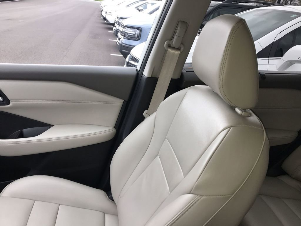 Used 2023 Nissan Rogue SL w/ SL Premium Package image 24