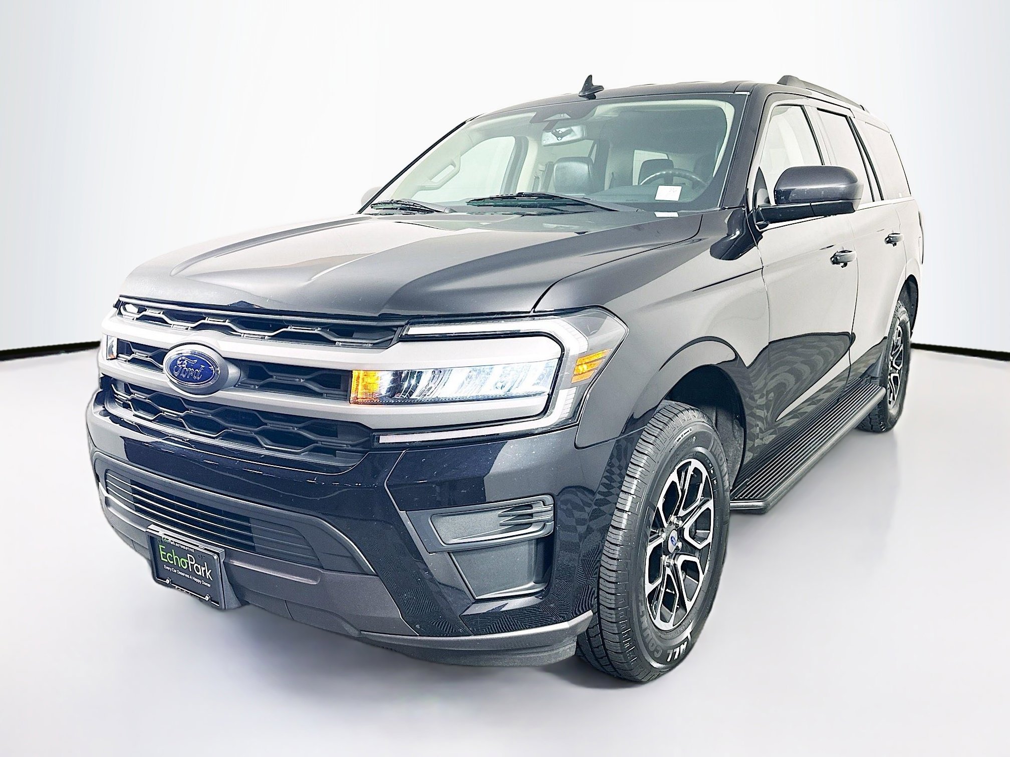 Used 2024 Ford Expedition XLT image 3