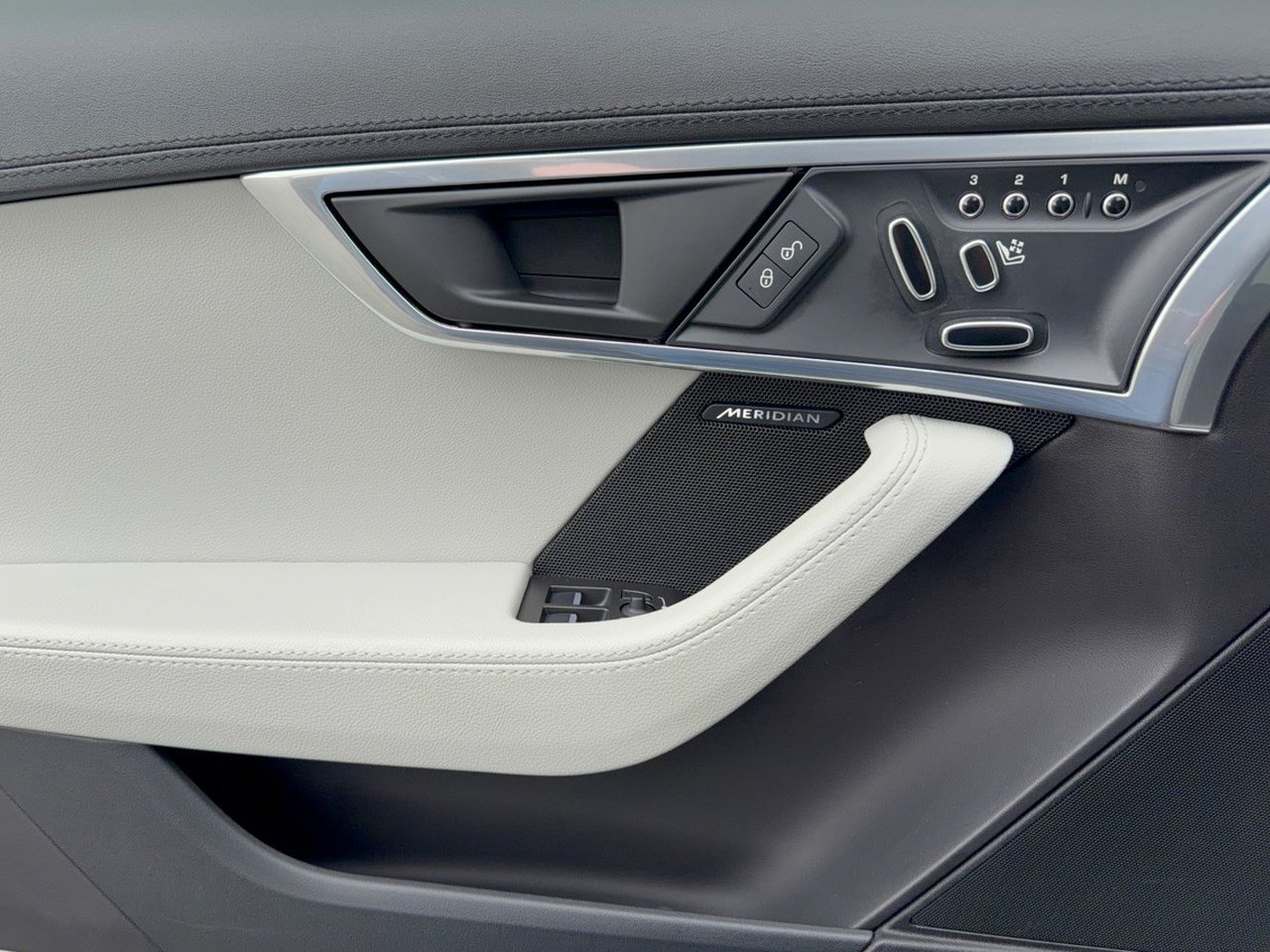 Used 2020 Jaguar F-TYPE Coupe RWD image 13