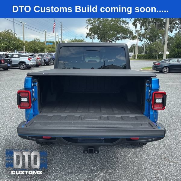 Used 2025 Jeep Gladiator Rubicon w/ Safety Group AWD/4WD image 17