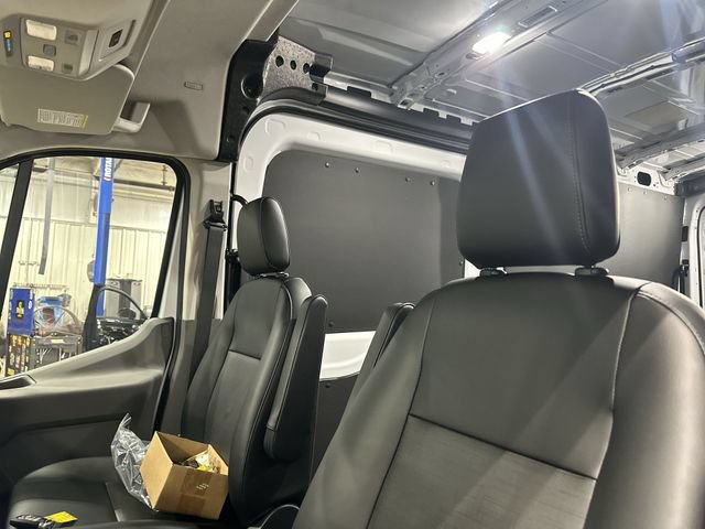 New 2026 Ford Transit 250 148 Medium Roof w/ Load Area Protection Package RWD image 20