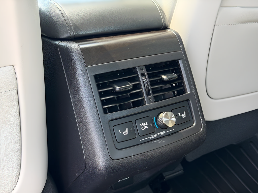 Used 2018 Toyota Avalon Limited w/ Carpet Mat Package FWD image 19