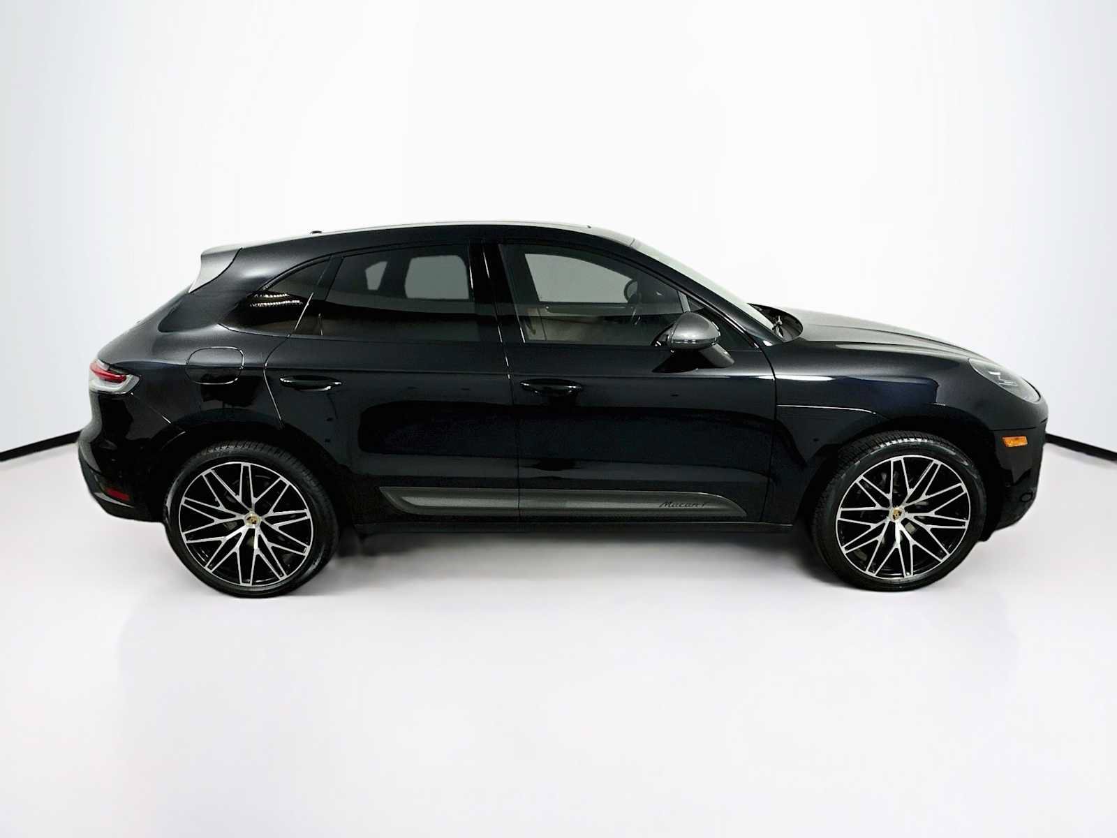 Certified 2024 Porsche Macan Turbo AWD/4WD image 8
