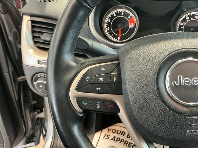 Used 2017 Jeep Cherokee Limited image 18