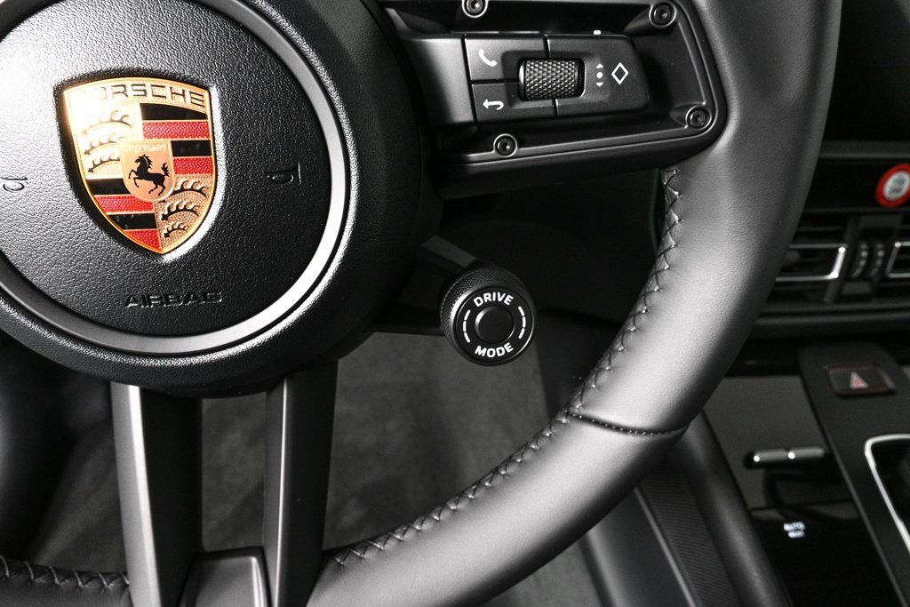 Certified 2026 Porsche Macan AWD/4WD image 11