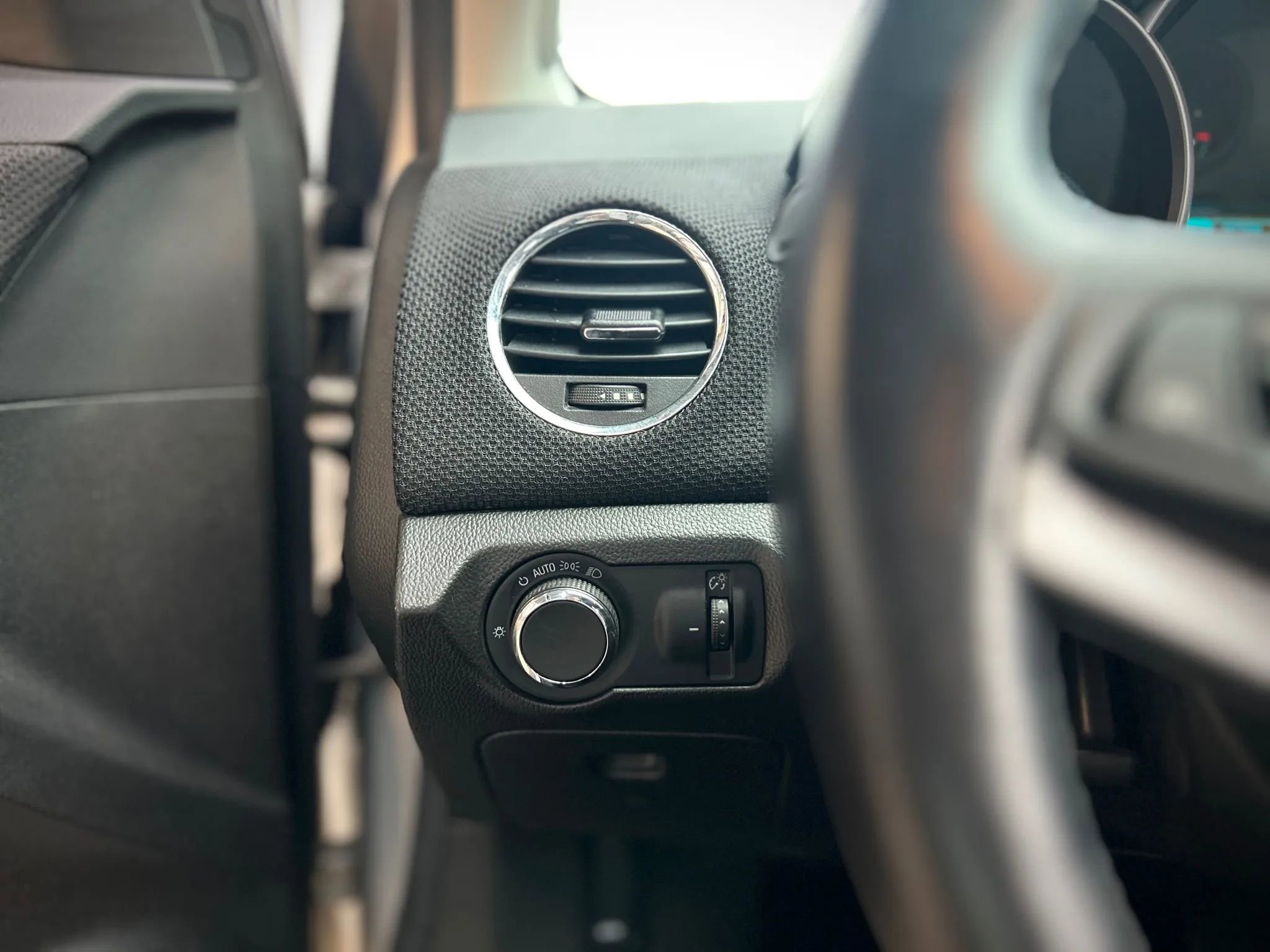 Used 2014 Chevrolet Cruze LT image 8