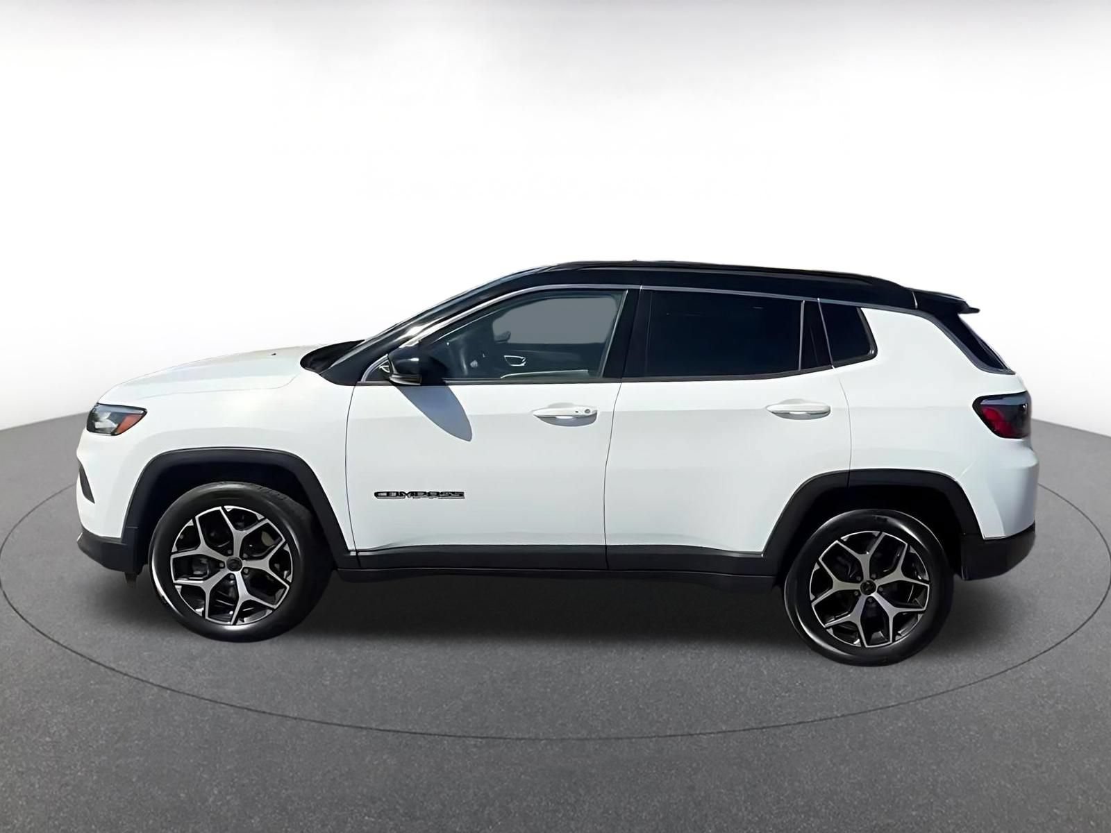 Used 2025 Jeep Compass Limited AWD/4WD image 9