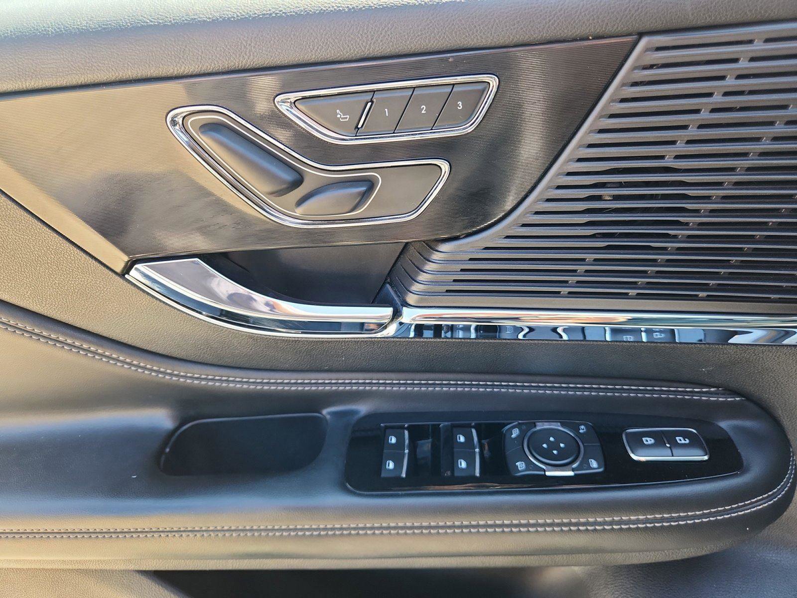 Used 2022 Lincoln Corsair AWD w/ Premium Package image 20