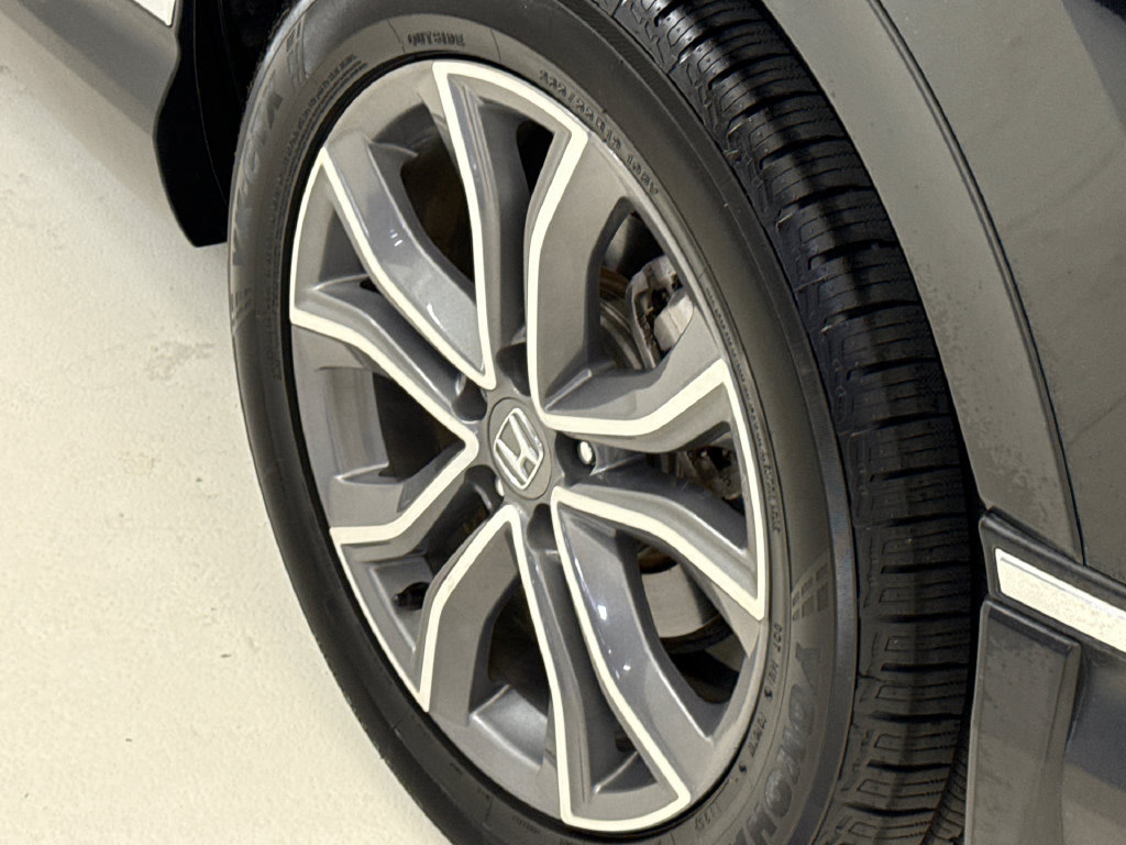 Used 2020 Honda CR-V Touring image 11