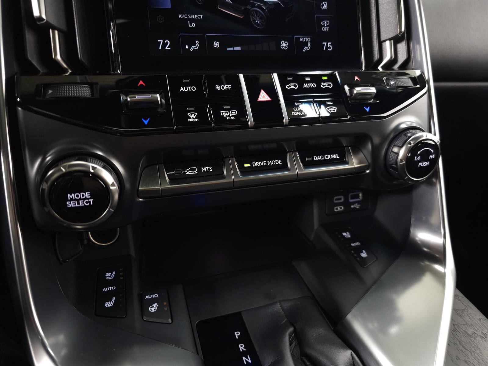 Used 2024 Lexus LX 600 4WD w/ Appearance Package image 32