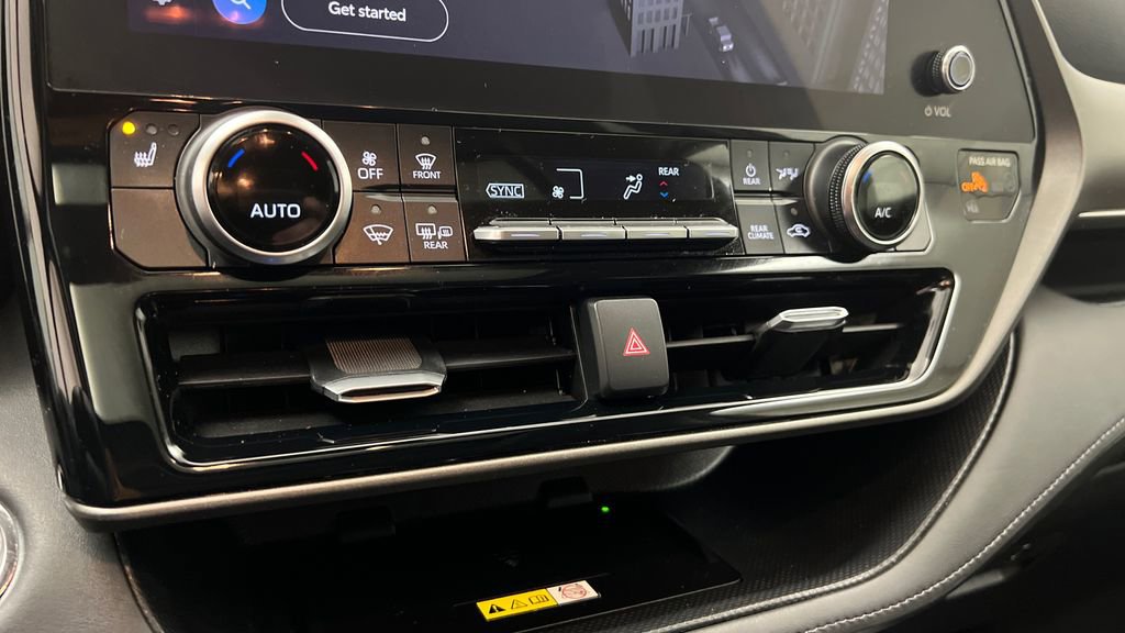Used 2023 Toyota Highlander XLE image 30