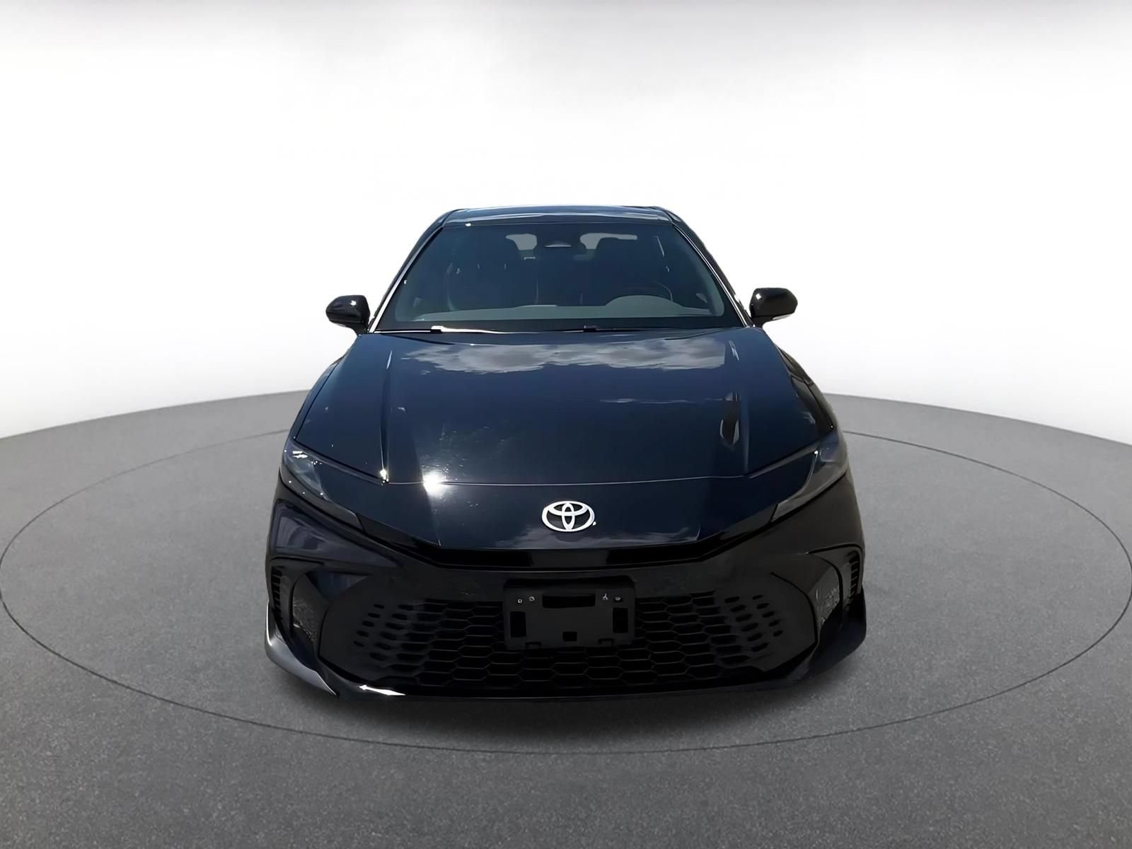 Used 2025 Toyota Camry SE FWD image 4