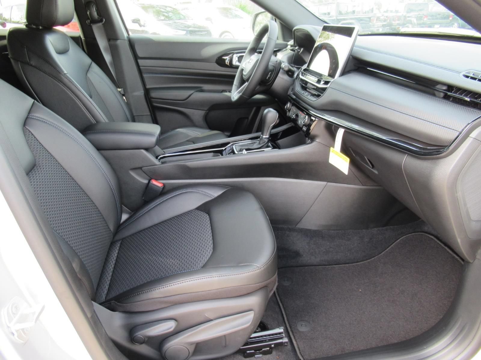 New 2026 Jeep Compass Latitude AWD/4WD image 10