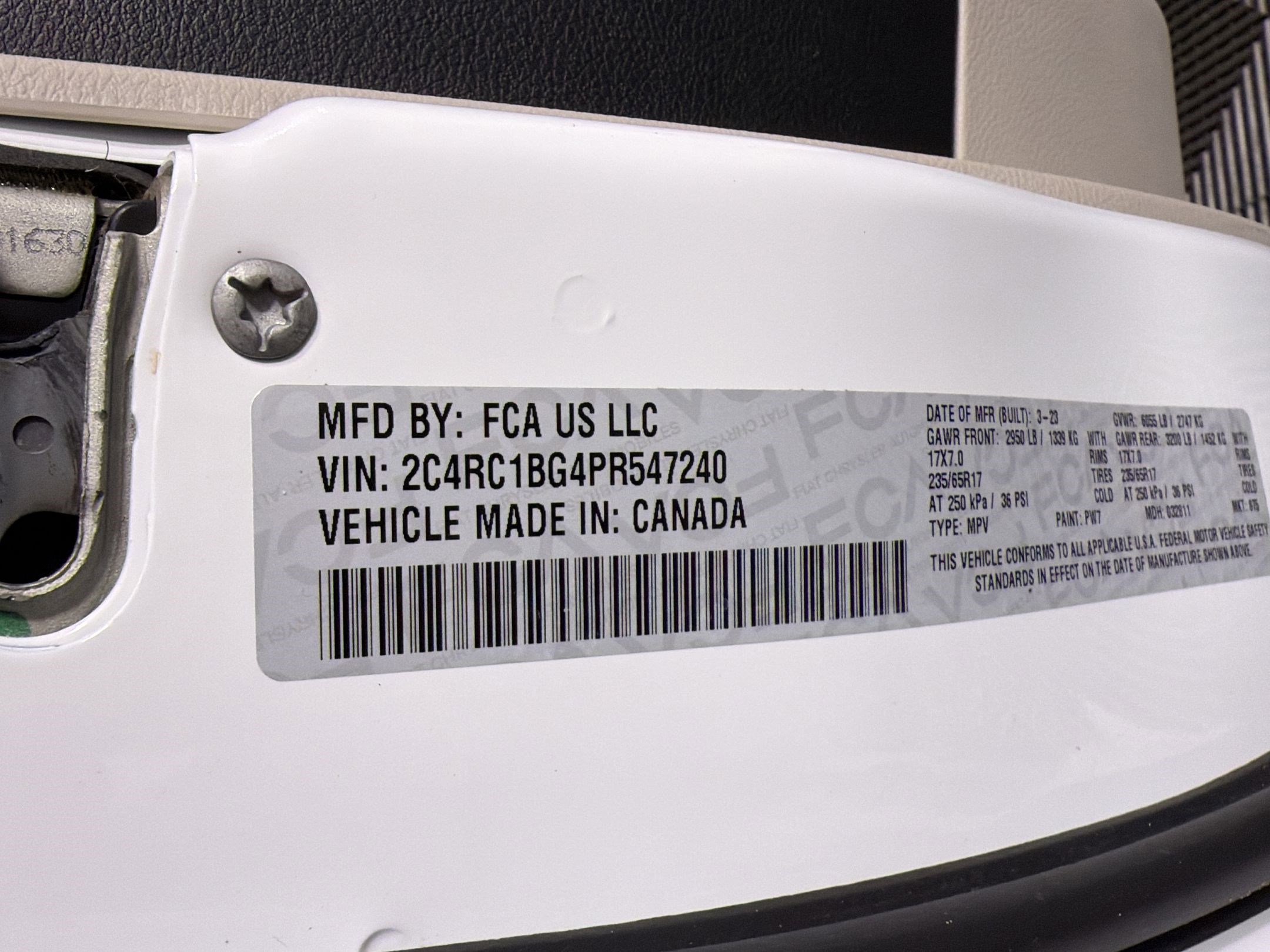 Used 2023 Chrysler Pacifica Touring-L FWD image 18