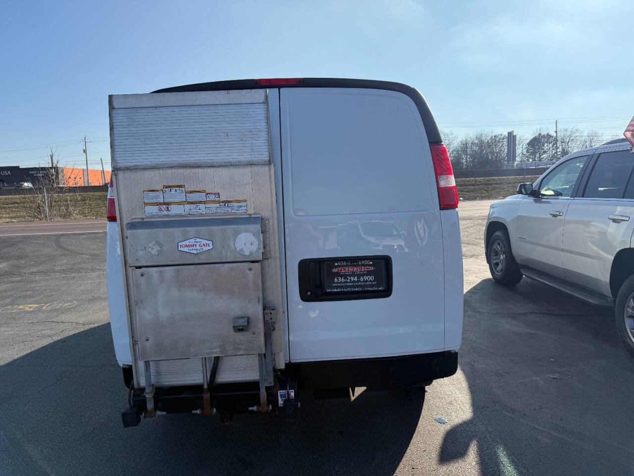 Used 2019 Chevrolet Express 3500 w/ Driver Convenience Package image 6