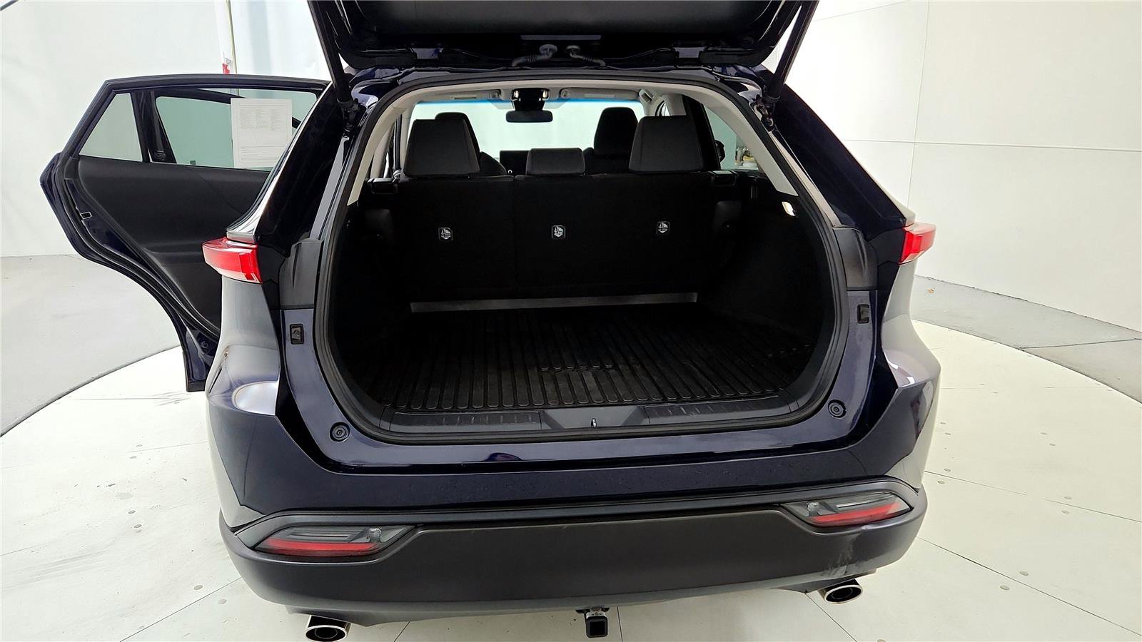 Certified 2023 Toyota Venza LE AWD/4WD image 20