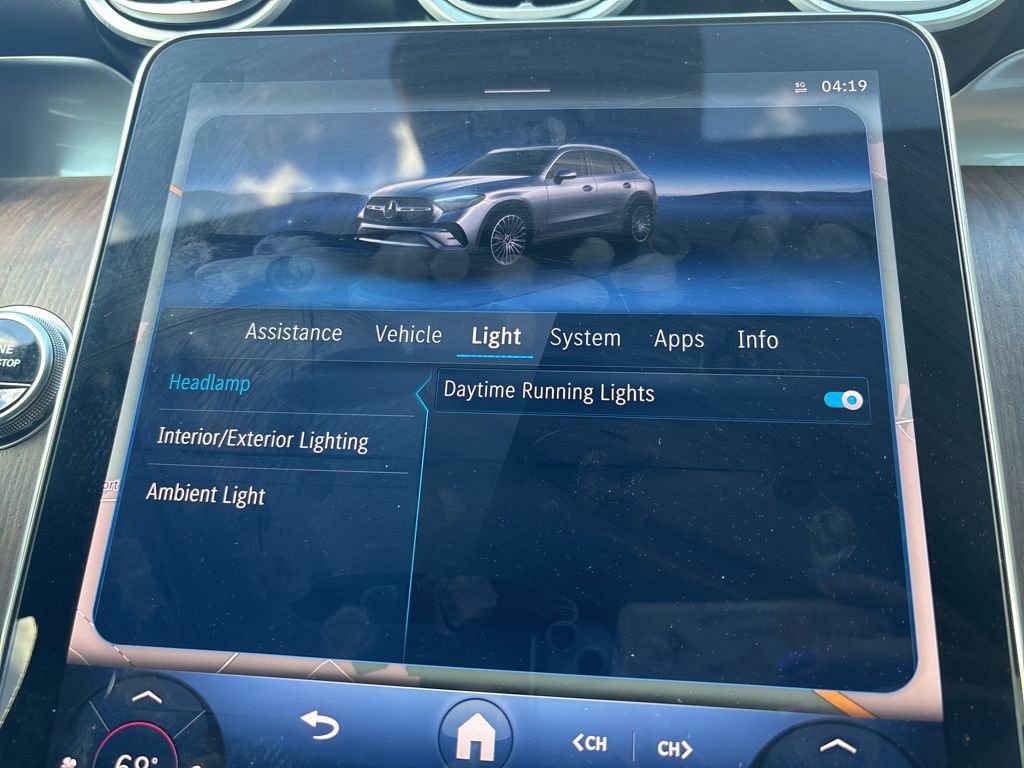 Used 2025 Mercedes-Benz GLC 300 image 34