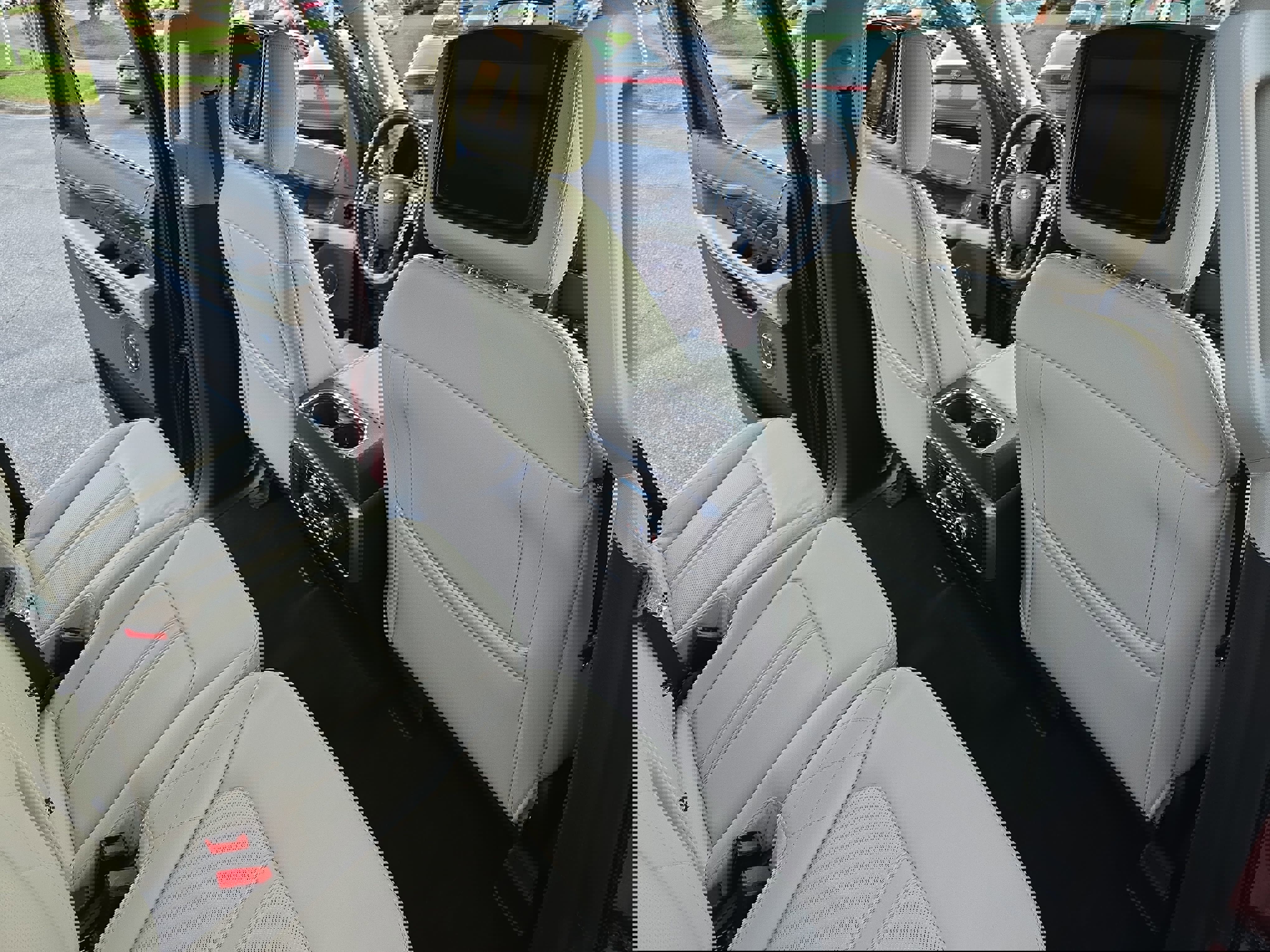 Used 2019 Ford Expedition Platinum image 11