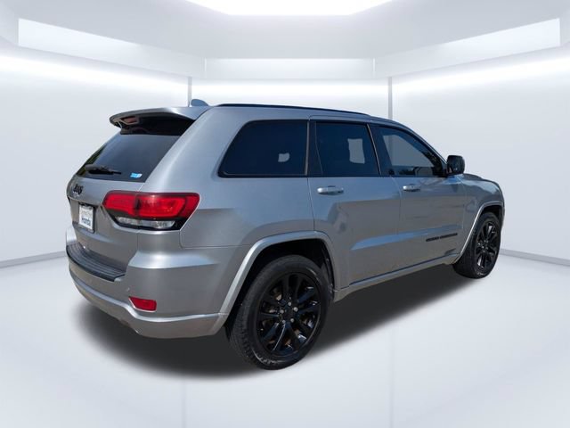 Used 2018 Jeep Grand Cherokee Altitude RWD image 4